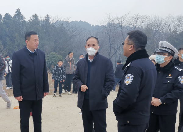 1月22日，杨永春副市长现场督导检查寺庙春节祈福活动安保工作。